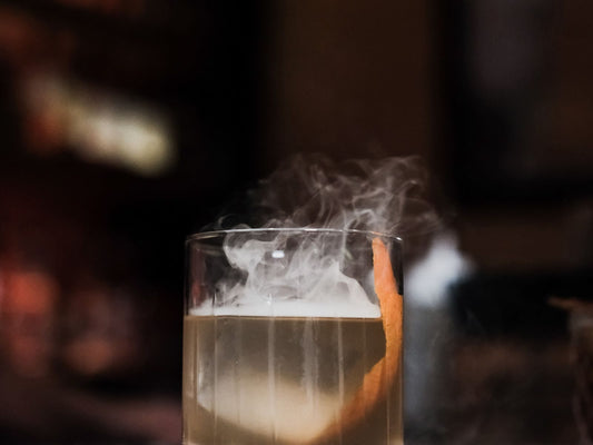 Ahumado en Coctelería (Parte 3 de 8): Qué destilados ahumar (y cuáles evitar)